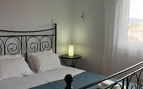 Lovely 1-Bedroom Apartment In Front Of Sandy Beach